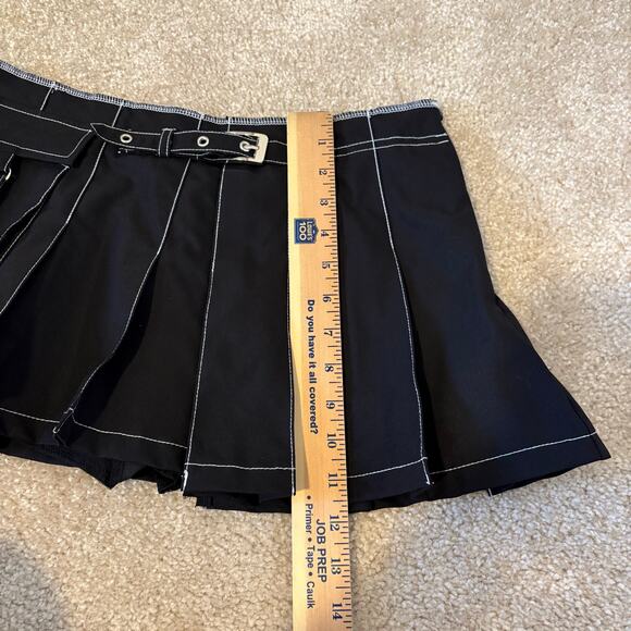 NWOT Womens Pleated Bondage Skirt Grommet Buckle Detail Black Sz S Goth Punk Emo - Picture 9 of 9